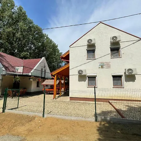 Toparti Vendeghazak * Tiszafüred